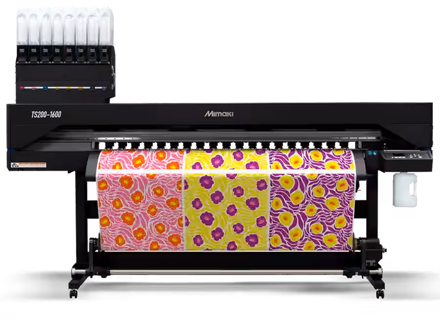 Impresora de sublimación Mimaki TS200-1600 con sistema de tinta de 8 colores y telas estampadas en rosa, amarillo y violeta